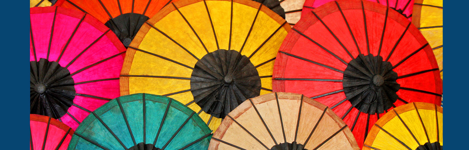 Bannerbild zeigt verschieden farbige Schirme